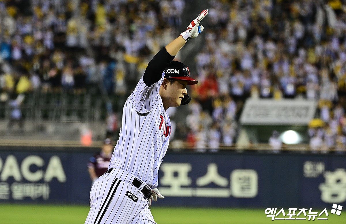 '문정빈 첫 만루포+5타점 폭발' <b>LG</b>, 마침내 '잠실 천적' <b>KT</b> 잡았다…9-1 ...