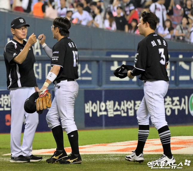LG 마운드 '28출루 <b>16</b>실점' 대붕괴→'호주 좌완'도 못 막았다…<b>KT</b> 2이닝 ...