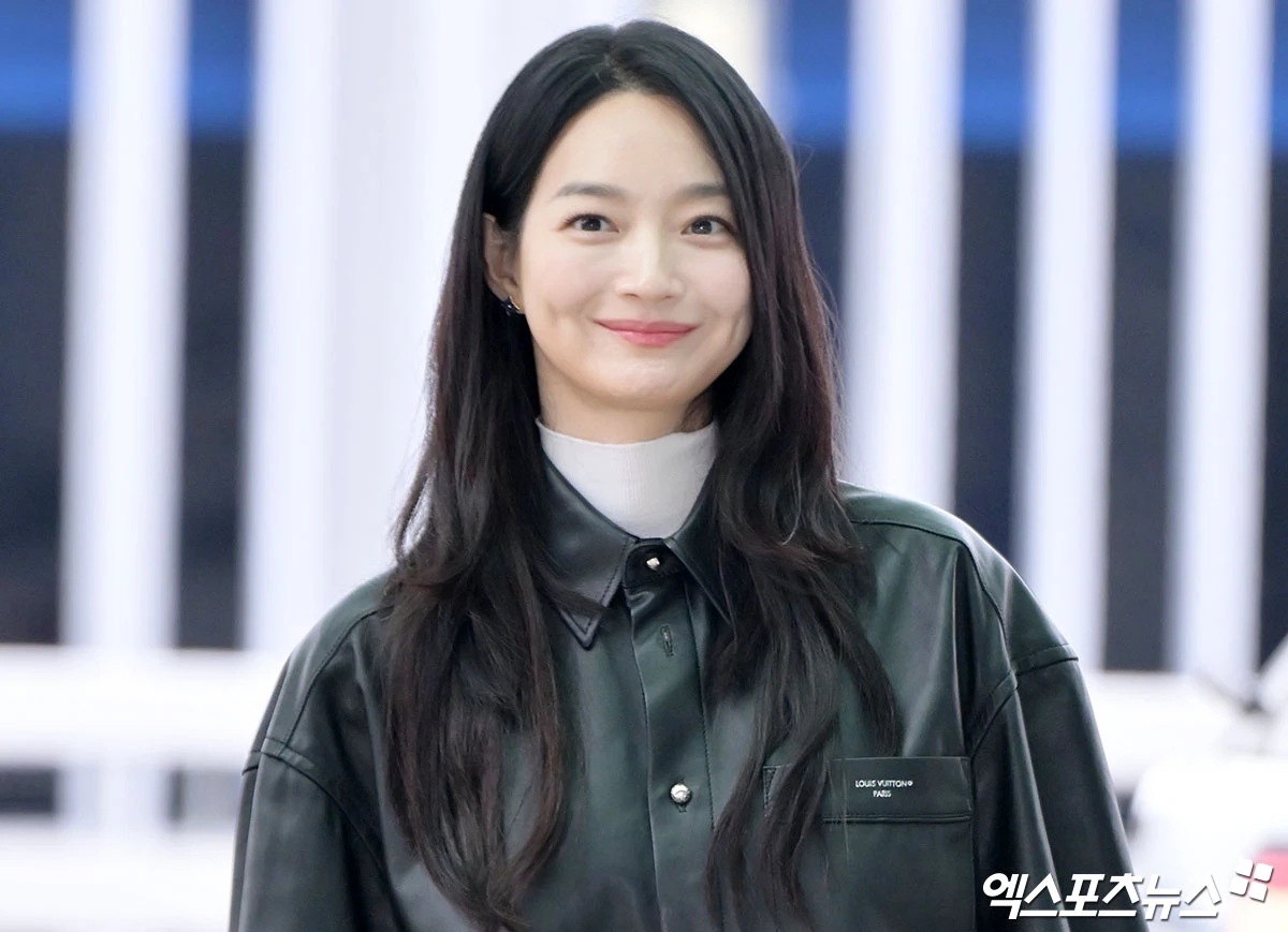 <b>신민아</b> 통장에서 돈이 빠져나갔다고?…알고 보니 '40억 <b>기부</b>' 재조명 [엑...