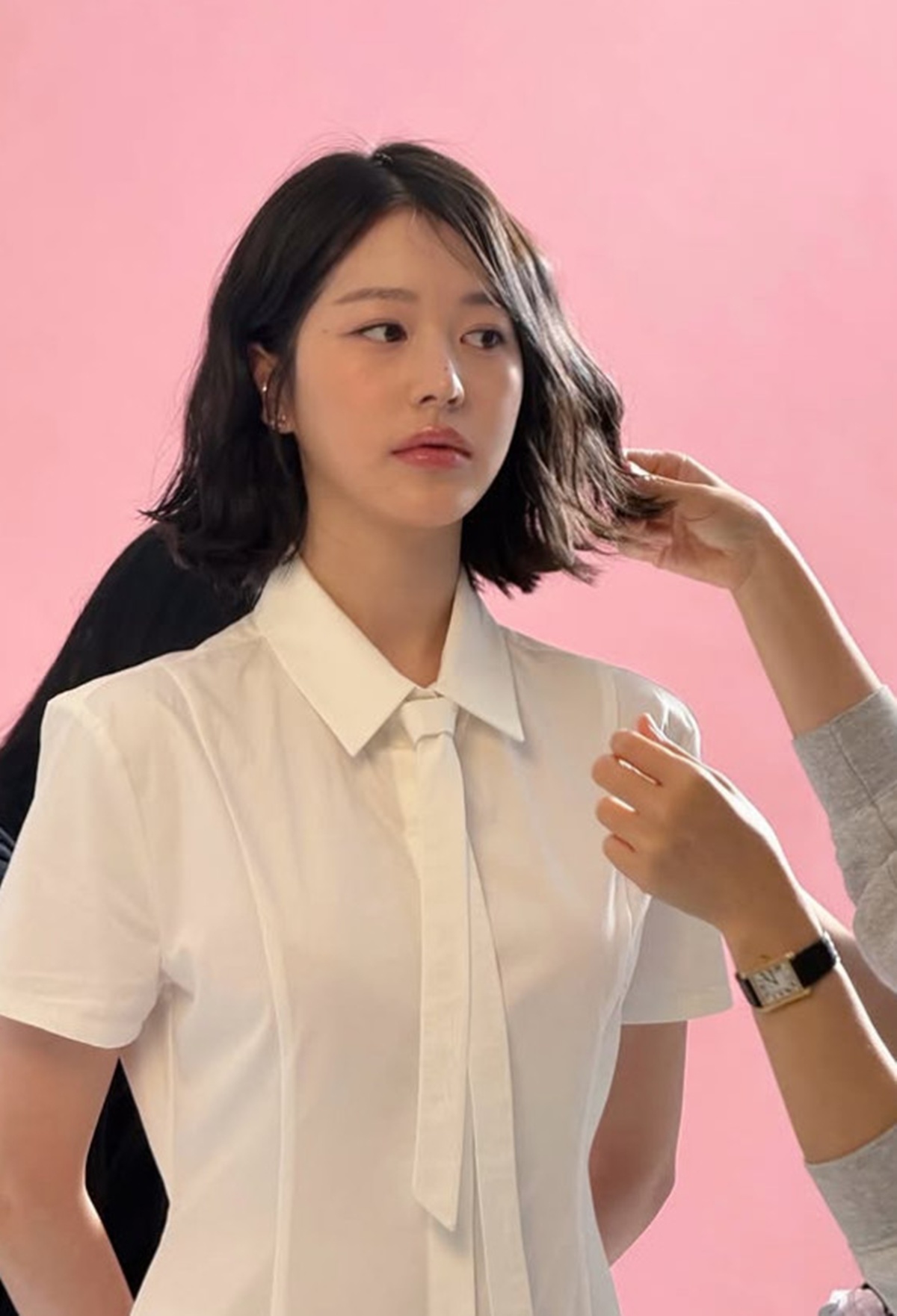 Jang Da-ah's ad shoot photos remind fans exactly who her younger sister is