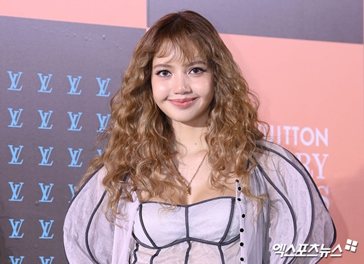 블랙핑크 <b>리사</b>, '<b>비밀연애</b>' 노래 썼다…"전남친 허락 받아" 깜짝 <b>고백</b>