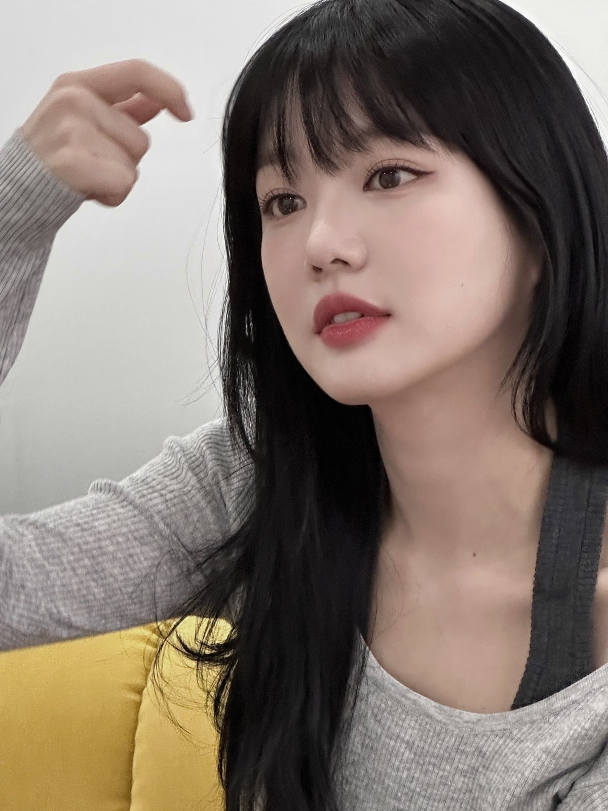 이유비, 이게 현실판 '백설공주'지…새하얀 피부에 흑발까지 '완벽' [★...