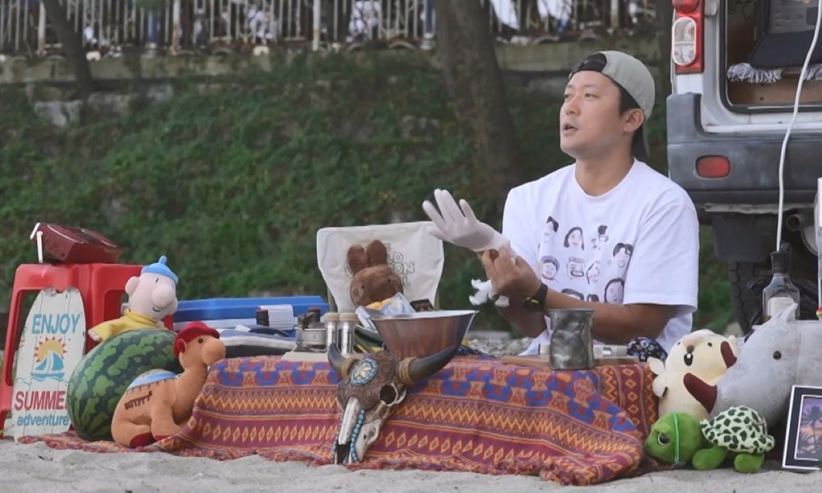 <b>김대호</b>, 바다 앞 제대로 판 벌였다…제철 해산물·거대 수박까지 (나혼...
