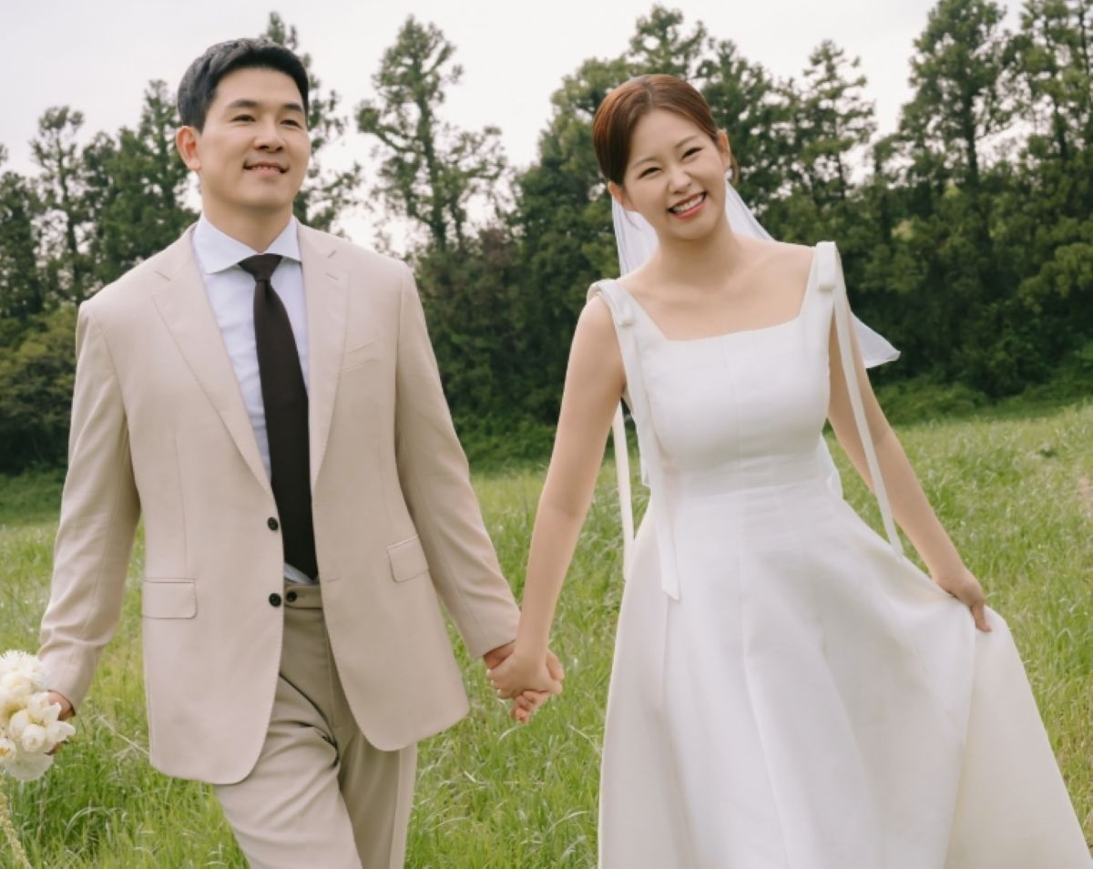 21기 <b>영철</b><b>이지연</b> <b>결혼</b>한다…웨딩사진 공개 "좋은 사람과 새로운 시작...
