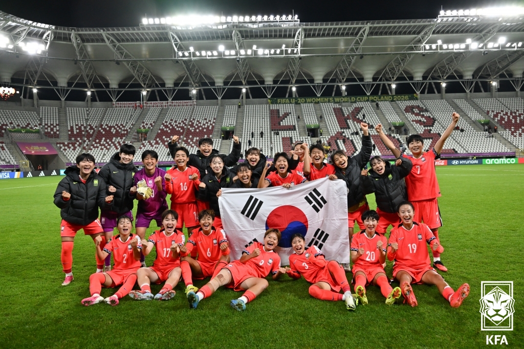 '최하위 탈출' 韓 <b>여자</b>축구, <b>U-20</b> <b>월드컵</b> 극적 생존!…조 2위로 토너먼트...