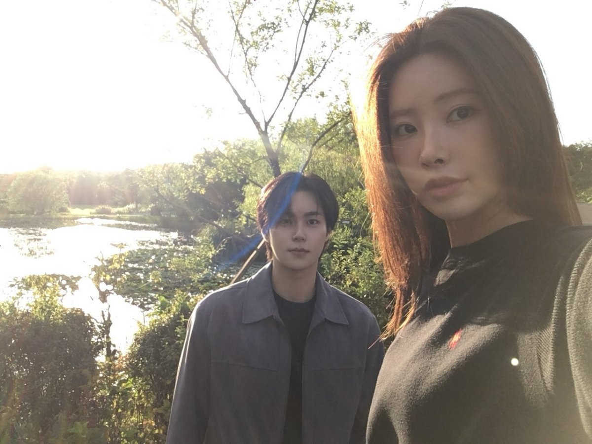 <b>기희현</b>, 데뷔 11주년에도 <b>이상윤</b>과 '럽스타'…"감회 새롭다" 소감 [...