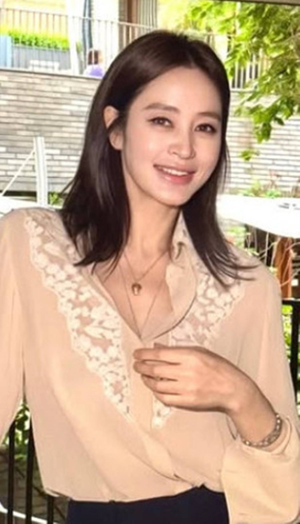 56세 <b>김혜수</b>라고? <b>나이</b> 가늠 불가…주름하나 없는 매끈 피부 '깜짝', 늘...