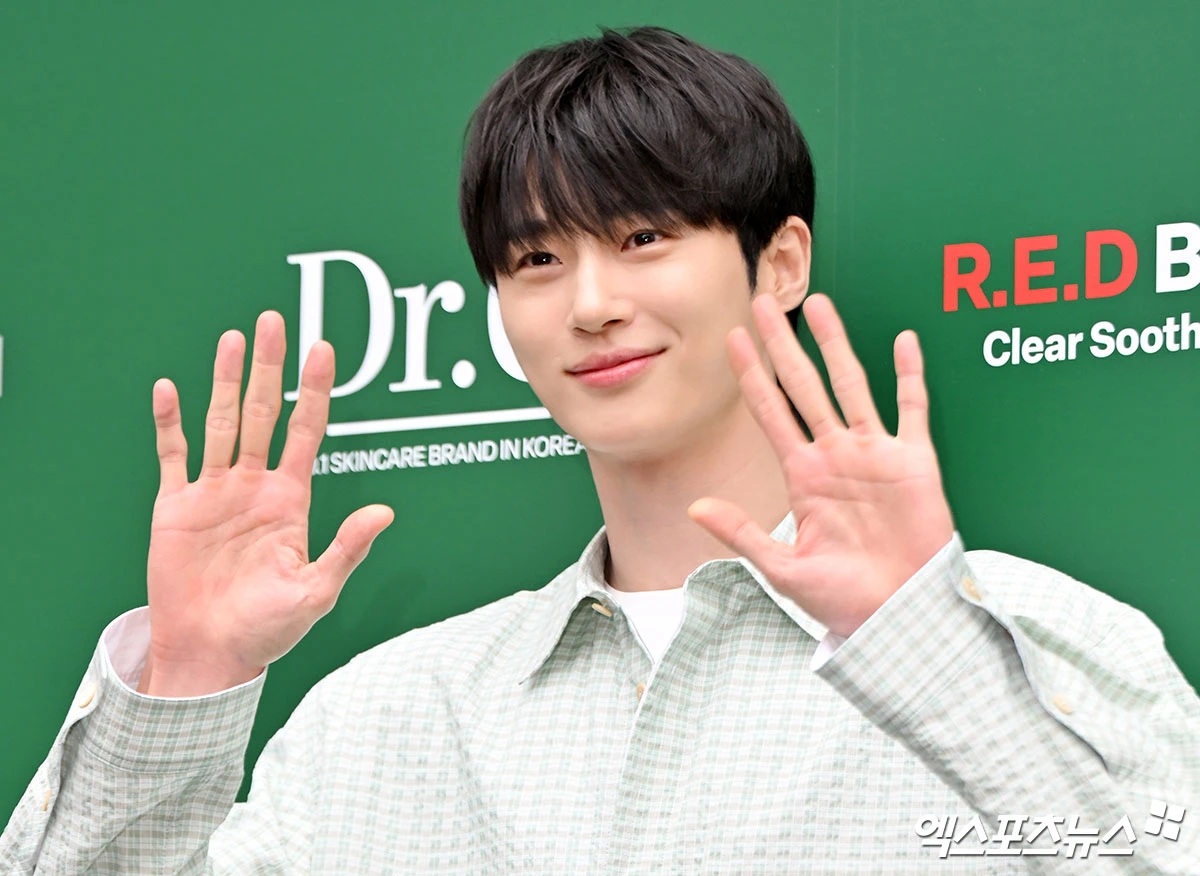 [전문] <b>변우석</b>, <b>사생활 침해</b> 피해 '심각'…"매니저 거주지까지 찾아가,...