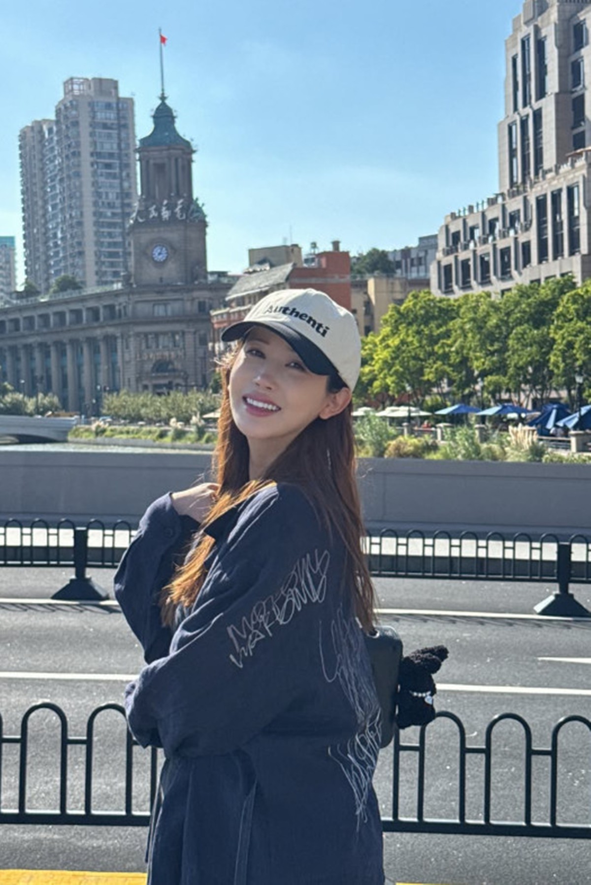 <b>이다해</b>, <b>임신 8개월</b> D라인 '눈길'…소유진도 반한 임산부 미모 [해시태...