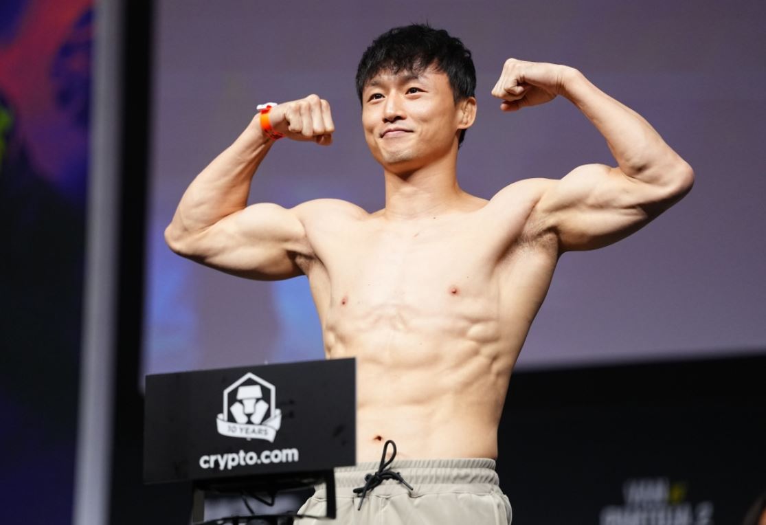 韓 <b>최두호</b> 무너졌다! 8년 2개월 만의 랭킹 복귀 산산조각! 난타전 도중 ...