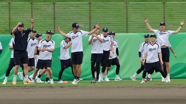 류지현 감독이 이끄는 대한민국 야구 국가대표팀이 지난 20일 일본 아이치현 오카자키 시민구장에서 대만과 2026 아이치·나고야 아시안게임 조별리그 B조 1차전을 대비한 훈련을 진행했다. 사진 연합뉴스