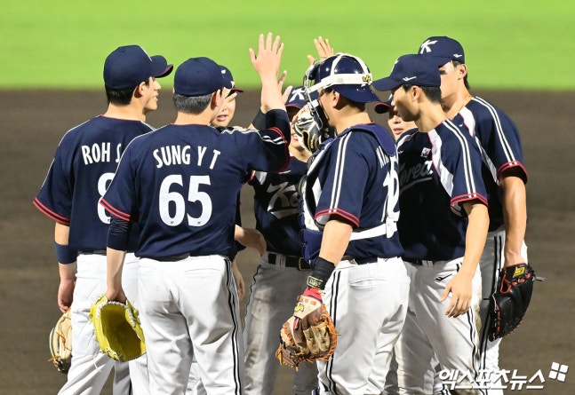 류지현 감독이 이끄는 대한민국 야구 국가대표팀이 22일 일본 아이치현 도요하시 시민구장에서 열린 2026 아이치·나고야 아시안게임 조별리그 B조 2차전에서 팀 퍼펙트 게임 달성과 함께 홍콩을 13-0으로 완파했다. 사진 김한준 기자