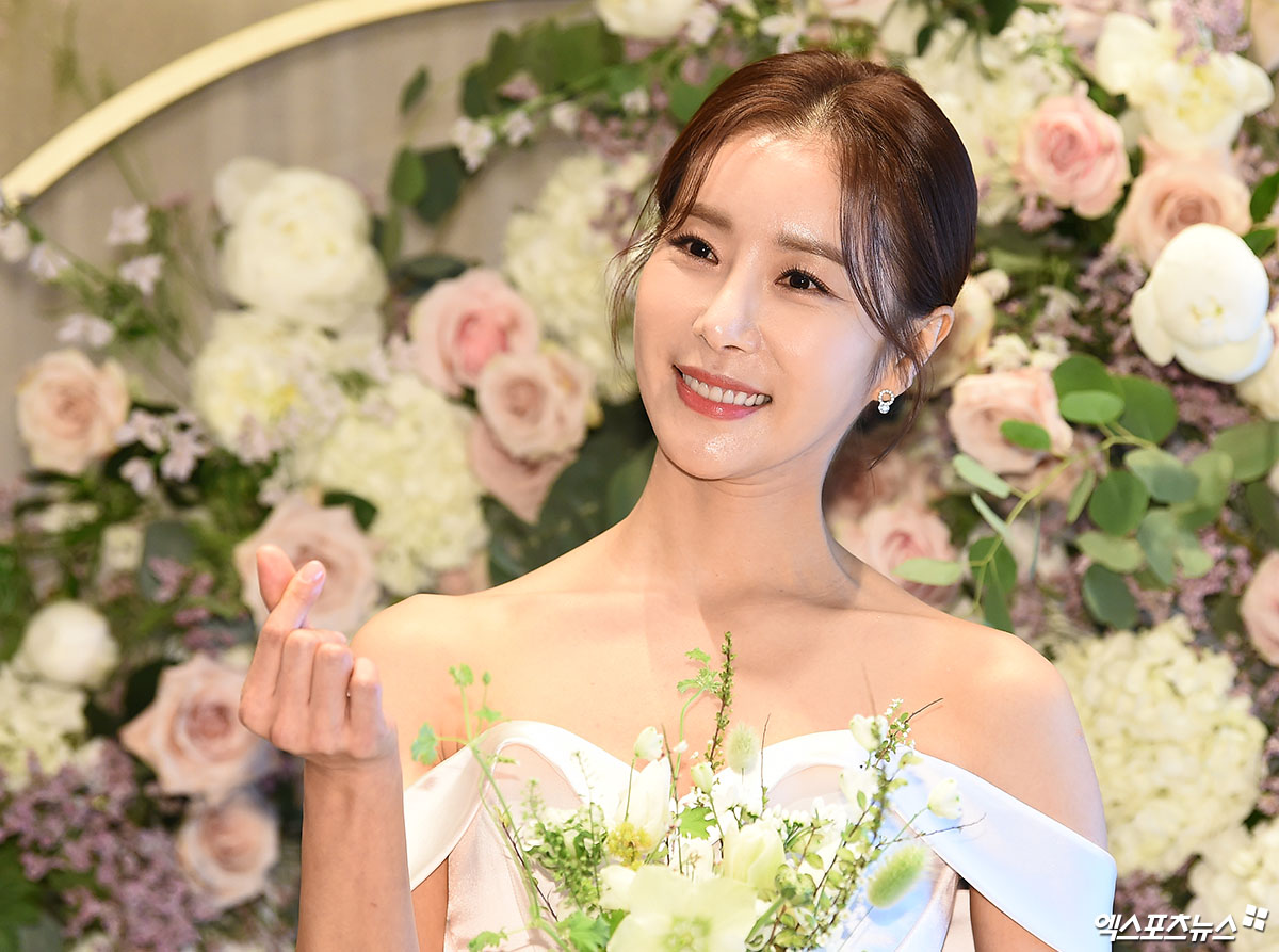 '46세 <b>출산</b>' 최지우 기록 넘었다…<b>한다감</b> 득남, 연예계 <b>최고령 출산</b> [엑...
