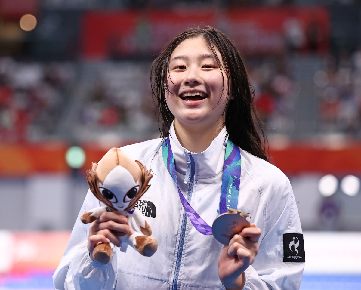 고등학교 1학년 <b>김승원</b>, 수영 멀티 메달 해냈다!…여자 100m <b>배영</b> 銅메달...