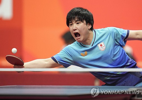中 탁구, 내가 함락시켰다!…세계 1위 왕추친 3-0 꺾고 손가락으로 '1-2-...