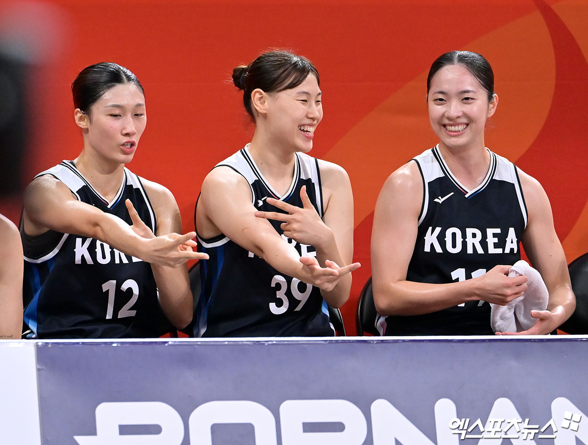 이해란-홍유순-<b>박소희</b> ‘<b>3점</b> 세리머니는 이렇게’[포토]