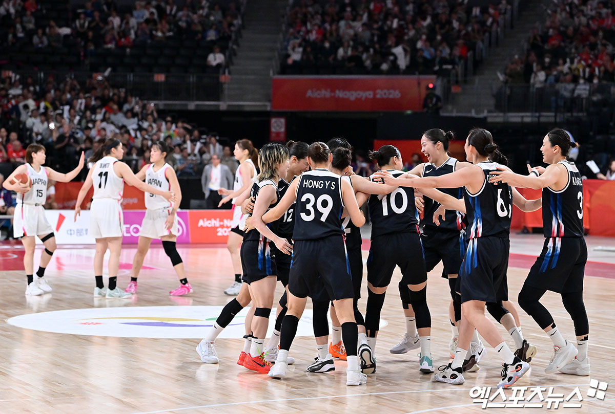'또 한국에 졌다' 日 탄식…"아쉬움의 눈물 맺혔다" 남녀 농구 결승 모두...