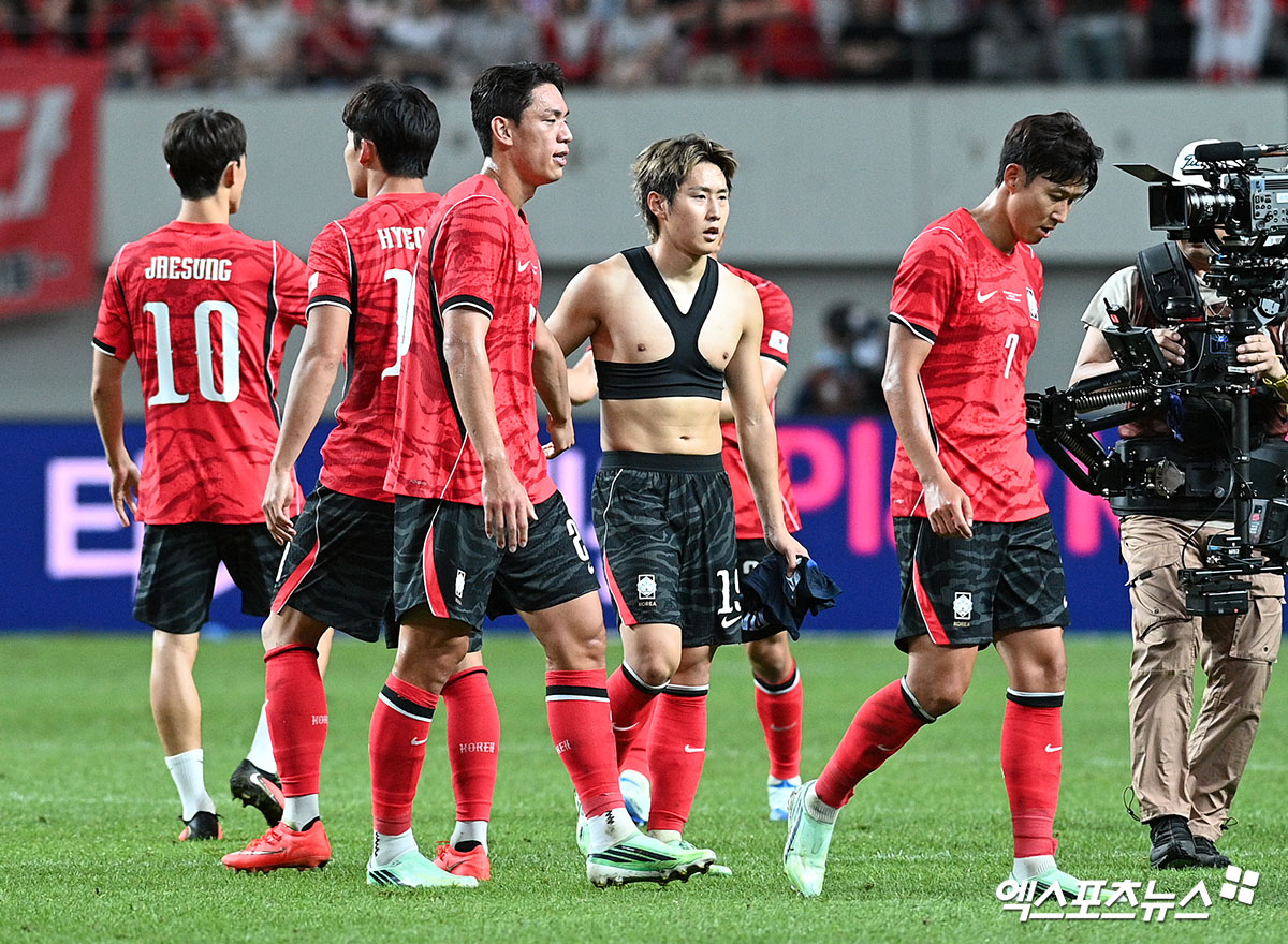 <b>우루과이전</b> 4:1 <b>대패</b>에 아쉬움 가득[포토]