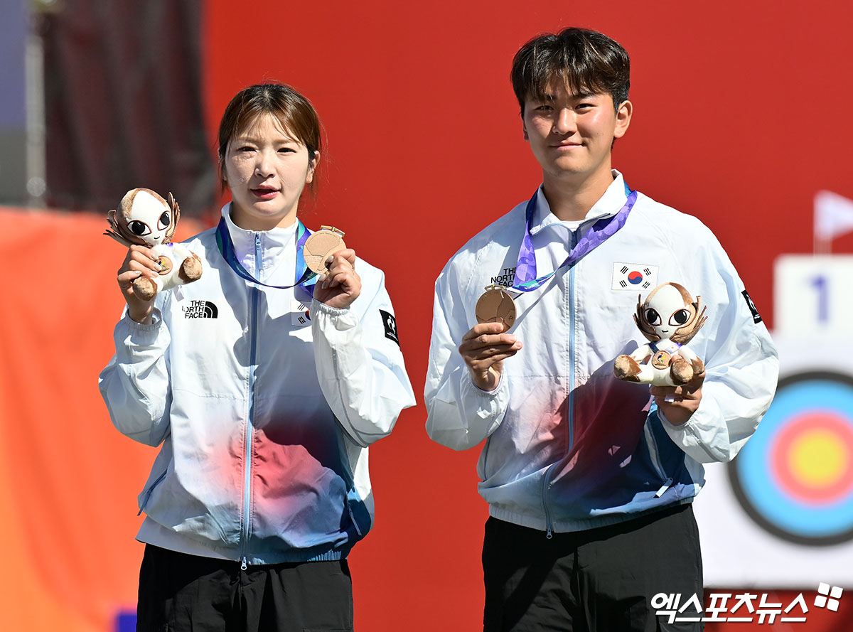 <b>강채영</b>-<b>김제덕</b> ‘<b>동메달</b>의 주인공’[포토]