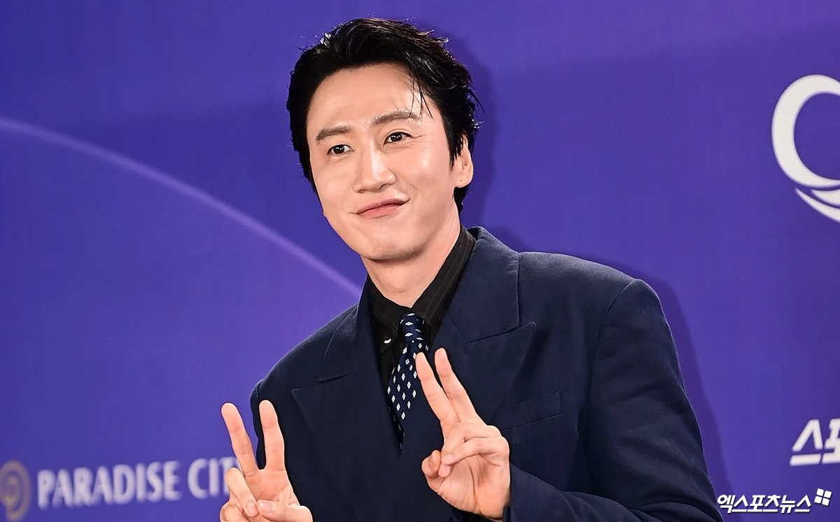 <b>이광수</b>, 하루 만에 '<b>버블</b>' 중독됐다...오전 7시부터 팬들 깨웠다 "애들아...
