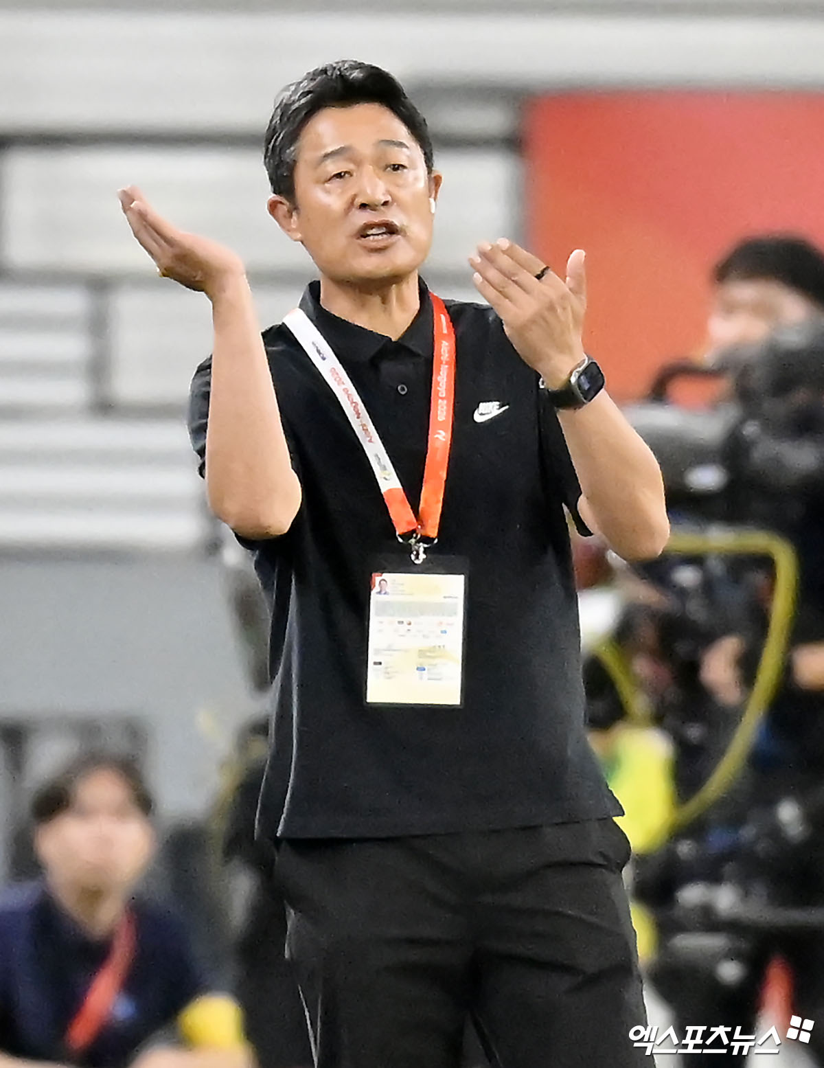 작전 지시하는 <b>이민성 감독</b>[포토]