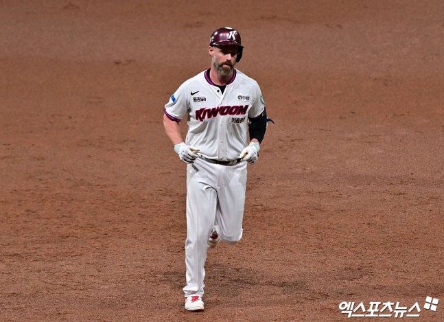 키움 히어로즈 외국인 타자 맷 데이비슨이 7일 서울 고척스카이돔에서 열린 2026 신한 SOL KBO리그 한화 이글스와의 팀 간 16차전에서 선제 솔로 홈런을 기록했다. 사진 김한준 기자