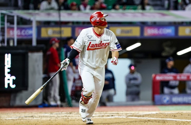7일 오후 인천SSG랜더스필드에서 열린 '2026 신한 SOL KBO리그' NC 다이노스와 SSG 랜더스의 경기, 3회말 2사 1, 2루 SSG 전의산이 스리런 홈런을 날리고 있다. SSG 랜더스