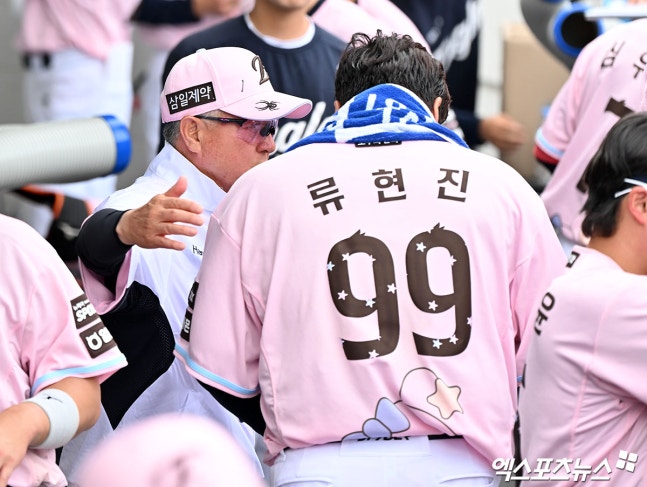 김경문 한화 감독이 10일 대전 한화생명 볼파크에서 열리는 '2026 신한 SOL KBO리그' NC 다이노스와의 정규시즌 16차전을 앞두고 직접 팬들에게 메시지를 전했다. 한화 관계자에 따르면 김경문 감독은 오늘이 마지막일 것 같다. 팬들께 죄송하다고 전했다. 한화는 계약 만료를 앞둔 김경문 감독과 재계약하지 않고 새 사령탑과 함께 2027시즌을 준비할 계획이다. 엑스포츠뉴스 DB