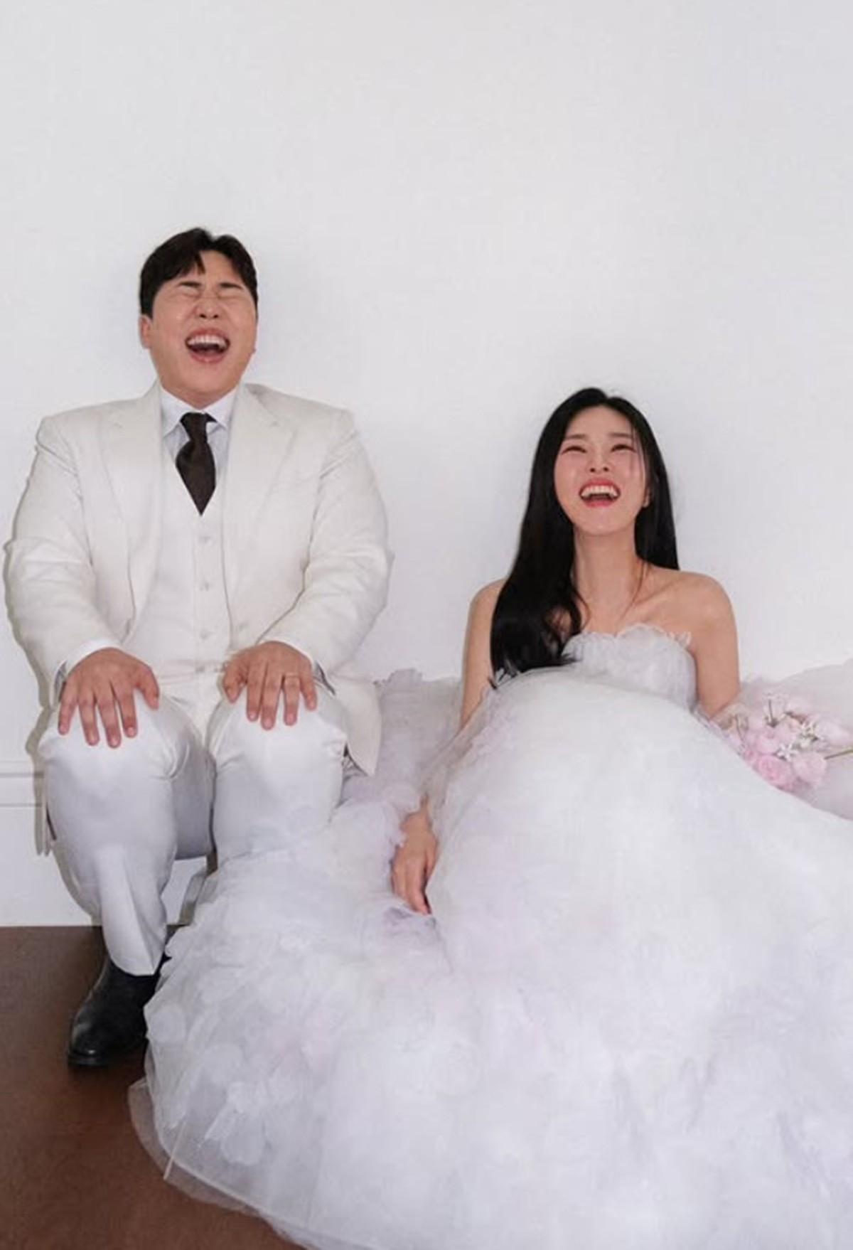 김준호김지민 <b>결혼</b>식서 부케 받더니…<b>한윤서</b>, 문준웅과 오늘(11일) ...