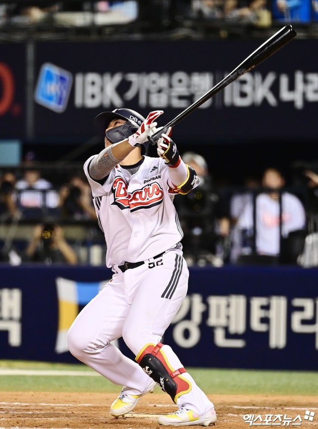 11일 오후 서울 송파구 잠실야구장에서 열린 '2026 신한 SOL Bank KBO리그' 한화 이글스와 두산 베어스의 경기, 7회말 1사 1,3루 두산 박준순이 한화 투수 장유호 상대로 3점 홈런을 때려내고 있다. 엑스포츠뉴스 DB