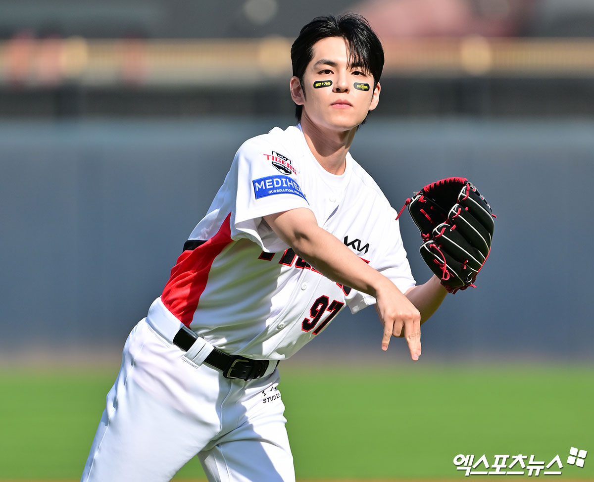 데이식스 <b>원필</b> ‘<b>KIA</b>의 승리 기원’[엑's HD포토]