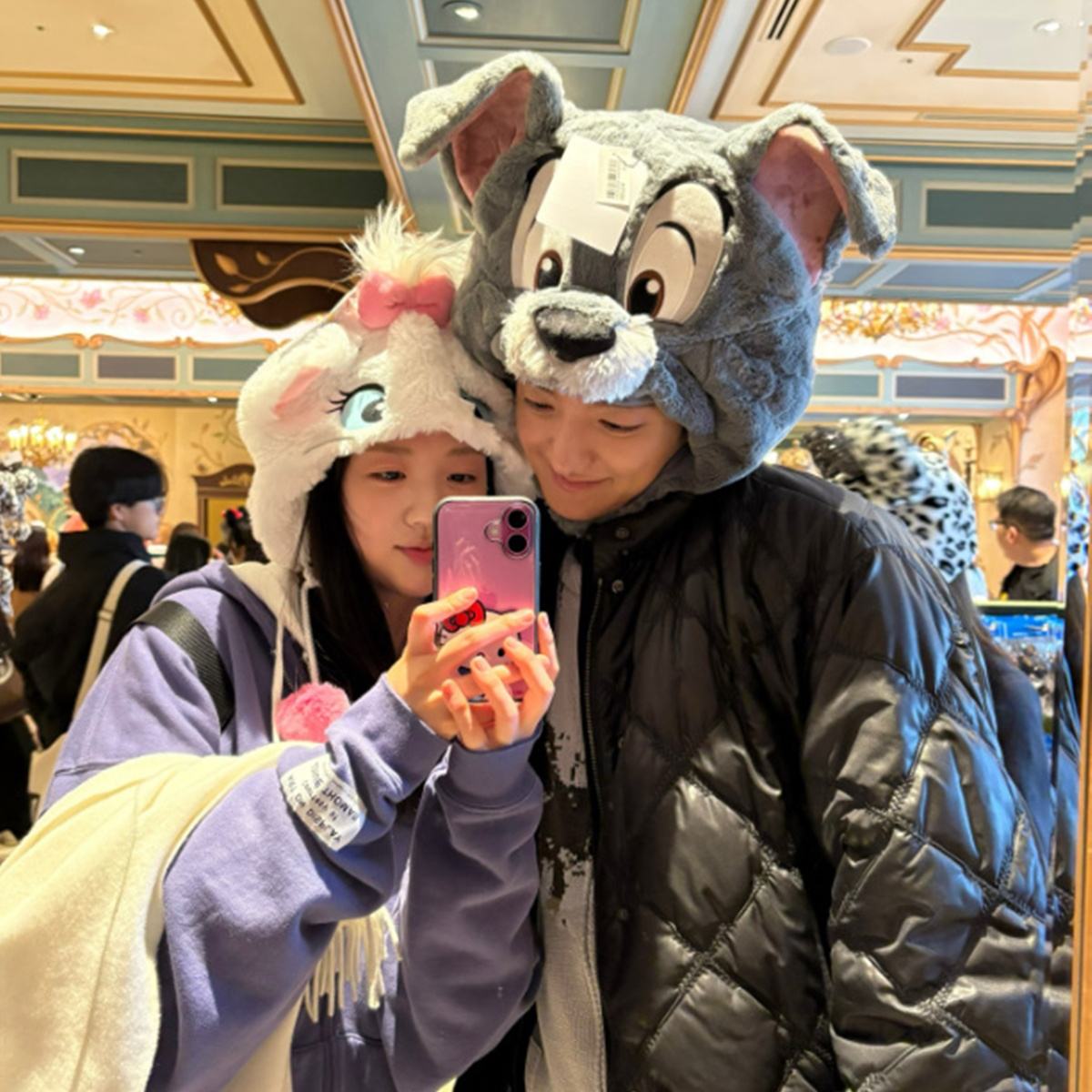 '12월 <b>결혼</b>' <b>지예은</b>, 벌써 <b>바타</b> 내조 시작…촬영장에 '깜짝 커피차' 플...