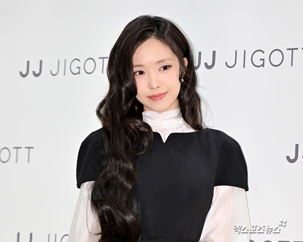 <b>손나은</b>·<b>손새은</b> 자매, 오늘(17일) <b>모친상</b>…슬픔 속 조문객 맞이 [공식]