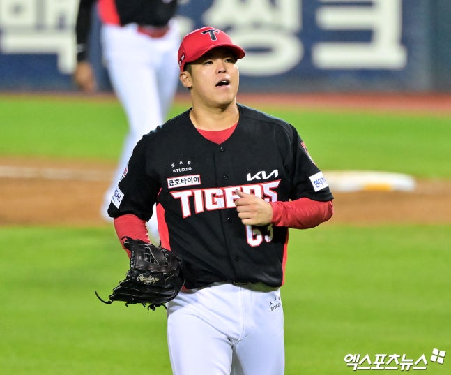 KIA 타이거즈 투수 시라카와 케이쇼가 20일 서울 잠실야구장에서 열린 2026 신한 SOL KBO 준플레이오프(5전 3선승제, KIA 2승) 3차전에 선발등판, 5이닝 1실점 호투로 승리투수가 됐다. 사진 김한준·고아라 기자