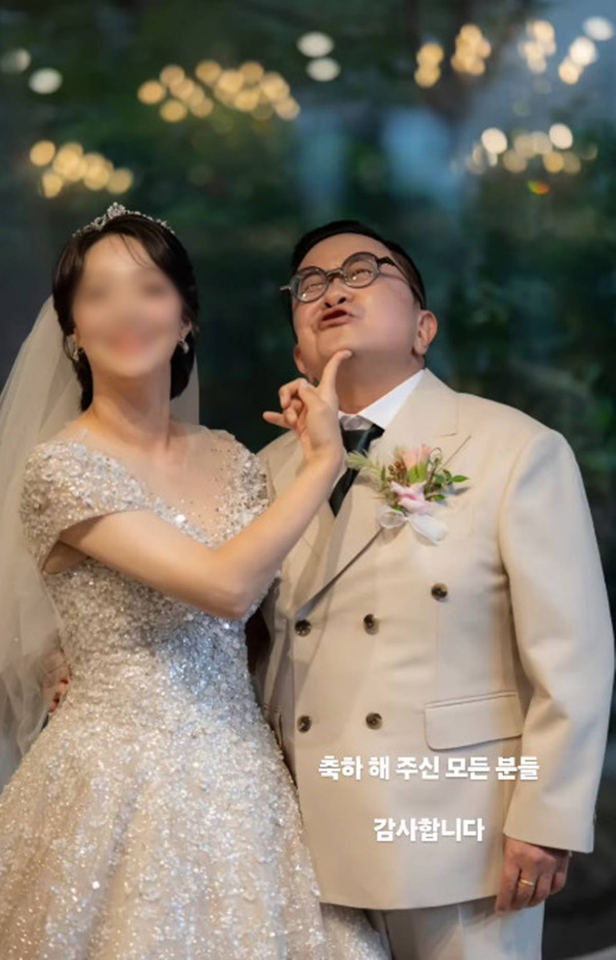 '<b>58세 결혼</b>' <b>김형진</b>, 아내 미모가 이 정도였나…달달한 웨딩사진 공개 ...