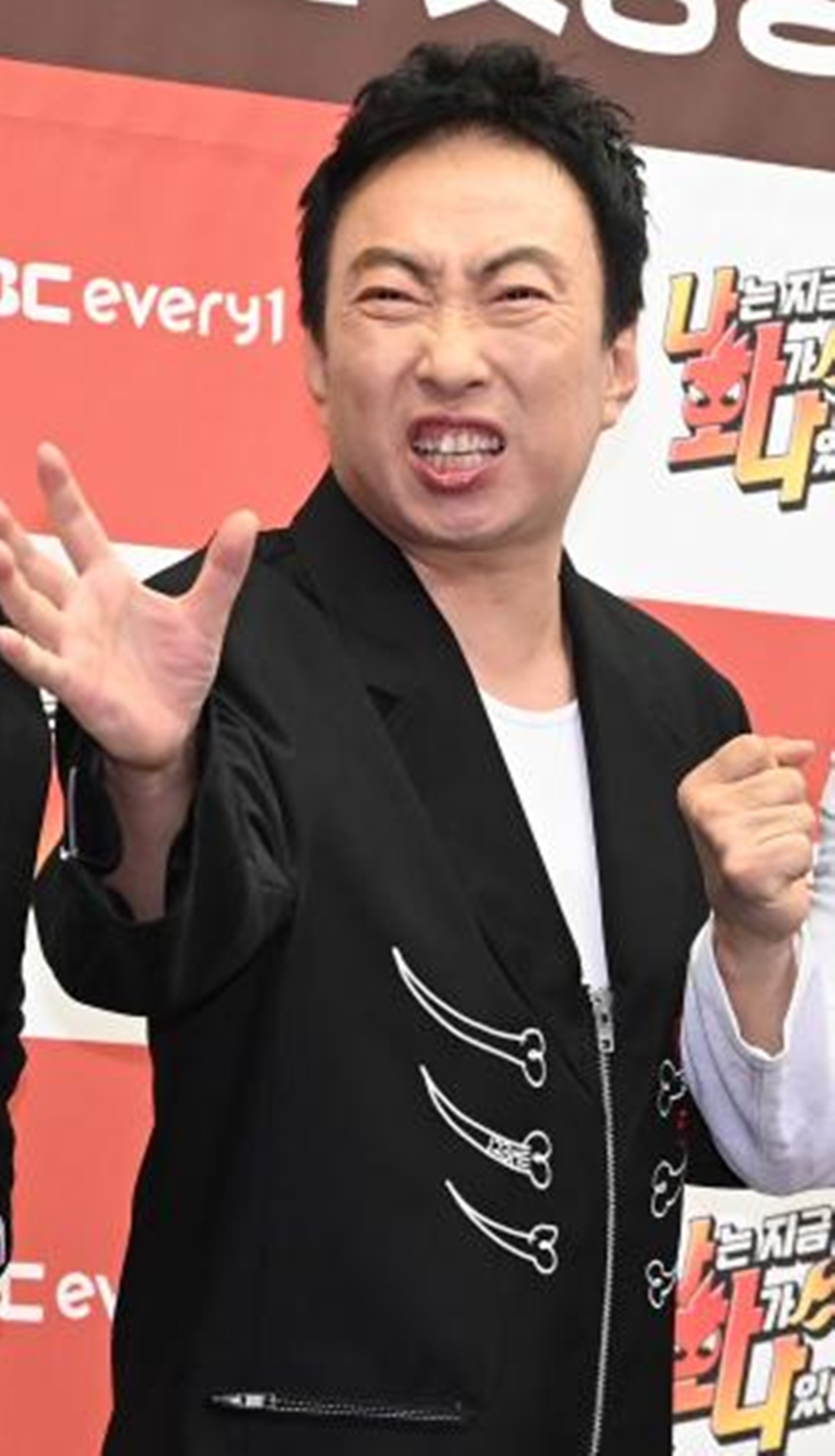 イベント会場で笑顔を見せるパク・ミョンス