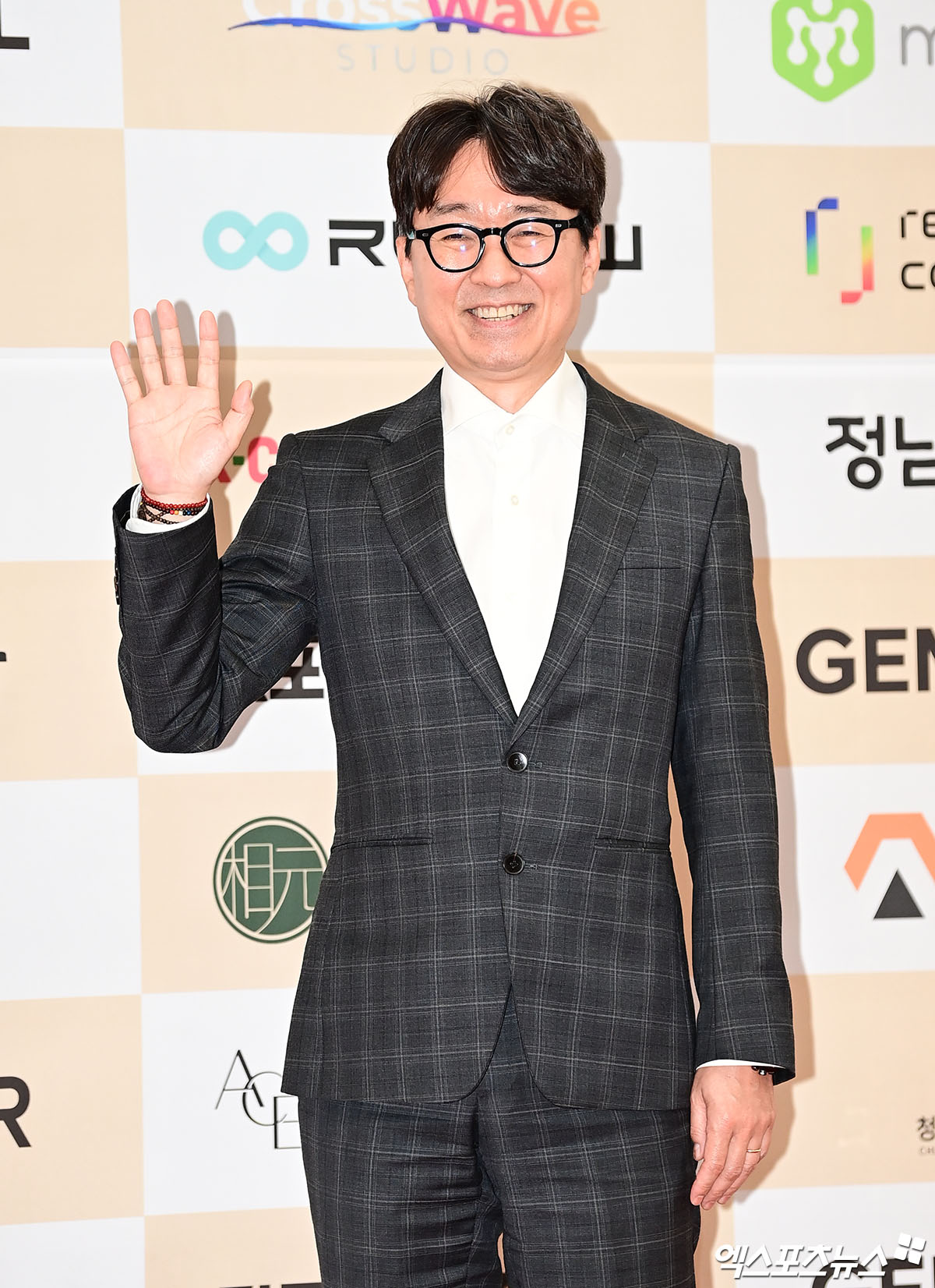 <b>장항준</b>, '1600만 감독' 되더니 무리수…"<b>차기작</b>, 해외 올 로케로 10년 촬...