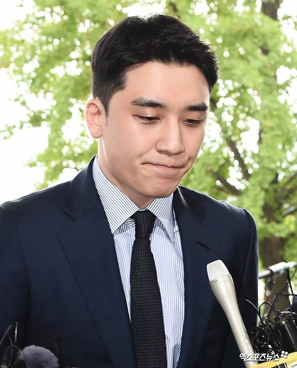 取材に応じる元BIGBANGのスンリ