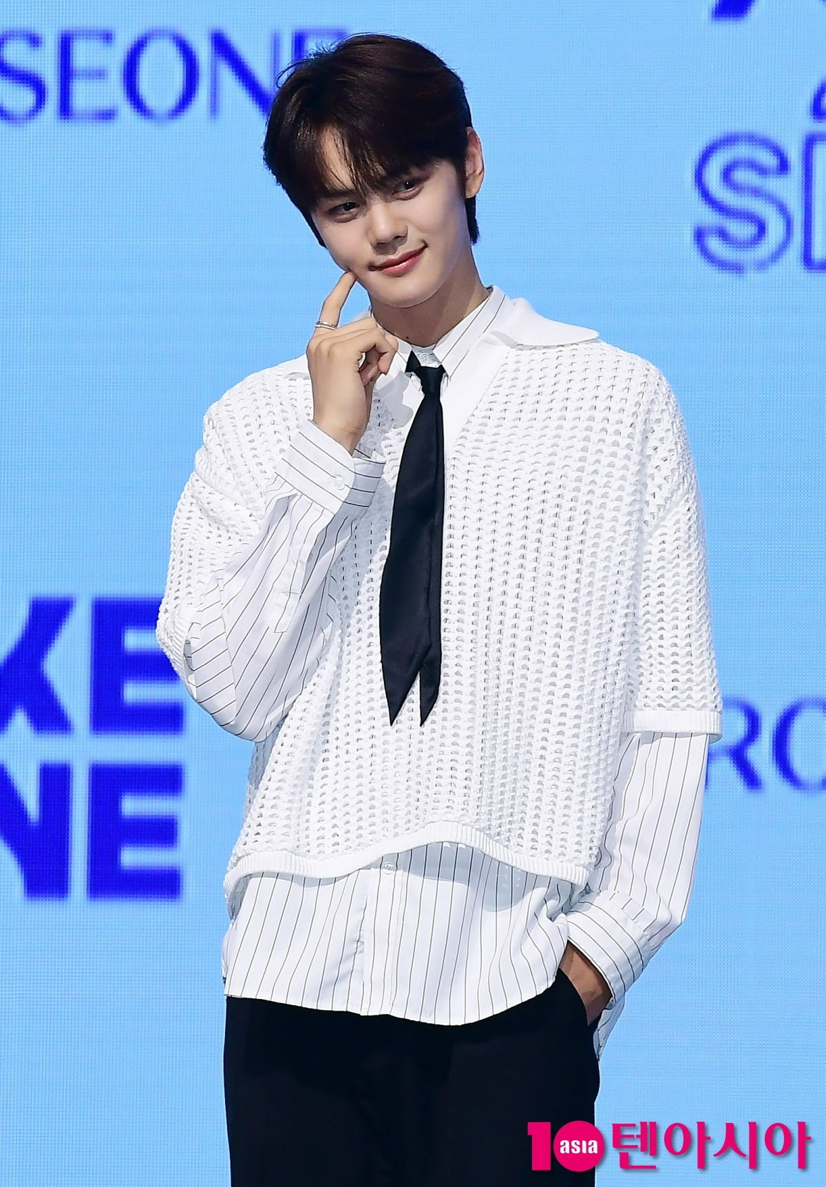 <b>제로베이스원</b> 김규빈, 데뷔 한달만 언행 <b>논란</b>…"깊이 반성하고 있다" 사...