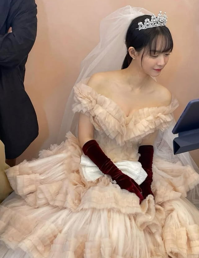 신민아, 27년 만에 블로그 시작 ! 사이트 폭주 예상이 되네요...