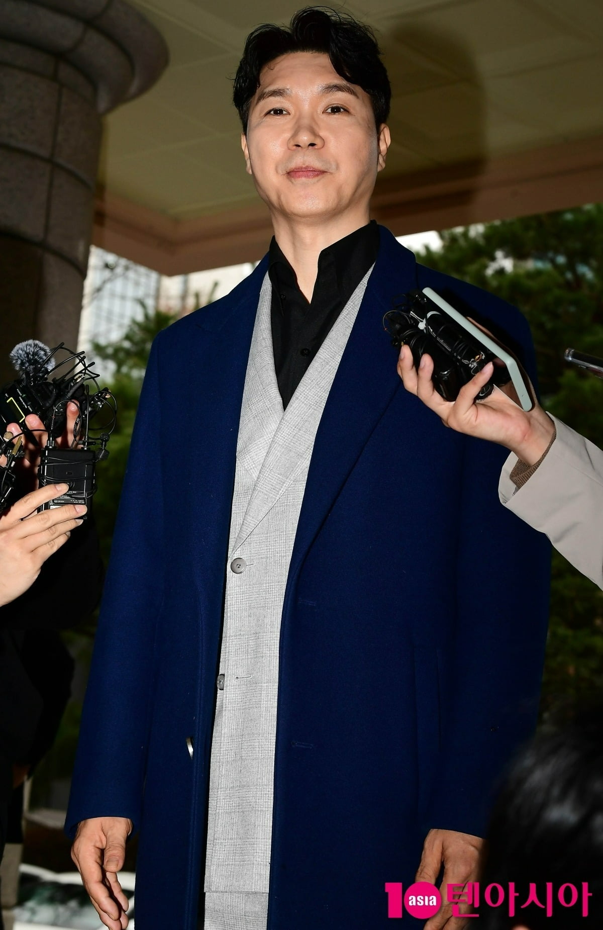 '친형 소송' <b>박수홍</b> 두 번 울렸다…하차 통보도 뼈아픈데, <b>가족</b> 화해 개...
