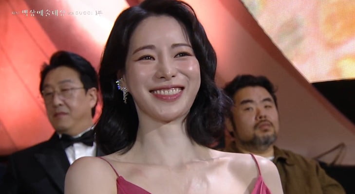 임지연, 찬밥 신세 <b>논란</b>에도…<b>추영우</b> '신인상'에 미소로 화답 (백상예술...