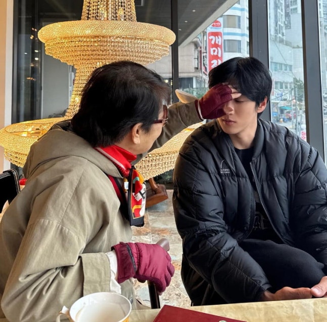 할머니와 함께 데이트를 즐긴 보현님