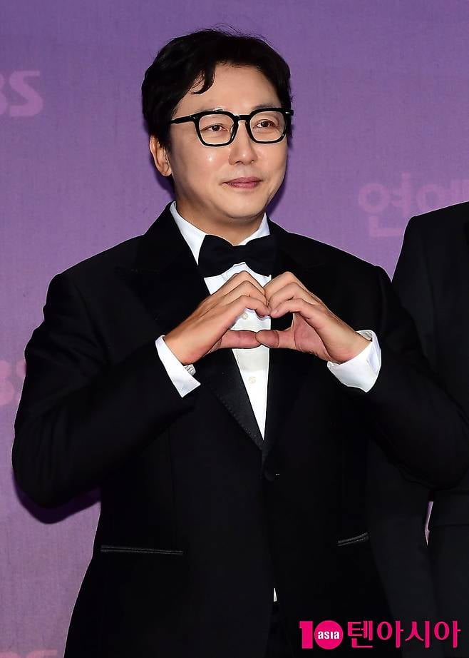 <b>탁재훈</b> 유튜브 채널, 10억원대 채무불이행 피소…소속사 "그저 출연자일...