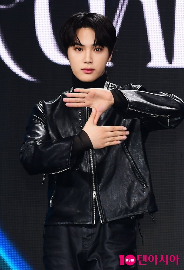 [단독] '더보이즈 탈퇴' 주학년, 日 AV배우 출신 <b>아스카 키라라</b>와 성매...