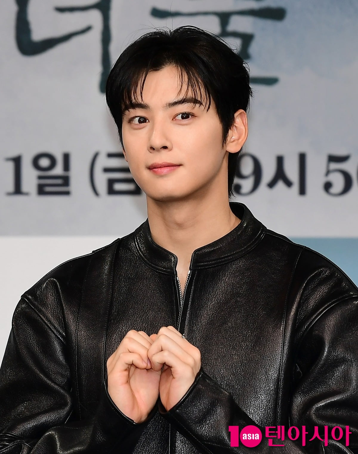 <b>차은우</b>, <b>입대</b> 앞두고 기쁜 소식 전했다…카페에서 신메뉴 함께 즐기고 ...