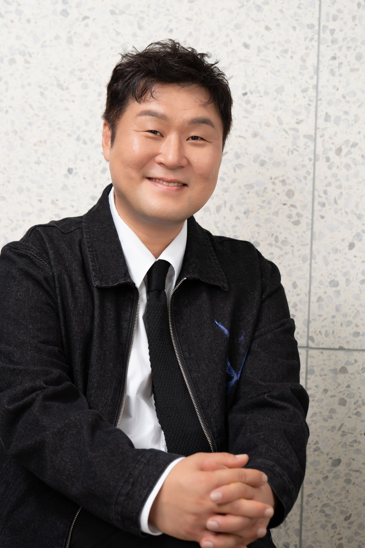 <b>윤경호</b>, 핫해진 '<b>항블리</b>'…"뜨거운 반응에 내 지분 있어"('<b>좀비딸</b>') [인터...