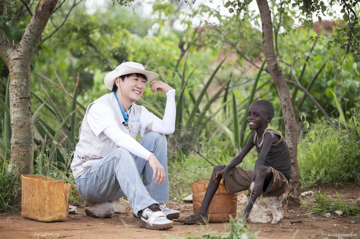 우간다 찾은 영탁, 또 선한 영향력…'<b>유니세프 프로젝트 블루</b>' 첫 주자