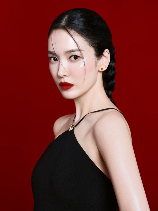 시간을 거스른 혜교님의 우아하고 고혹적인 화보 사진