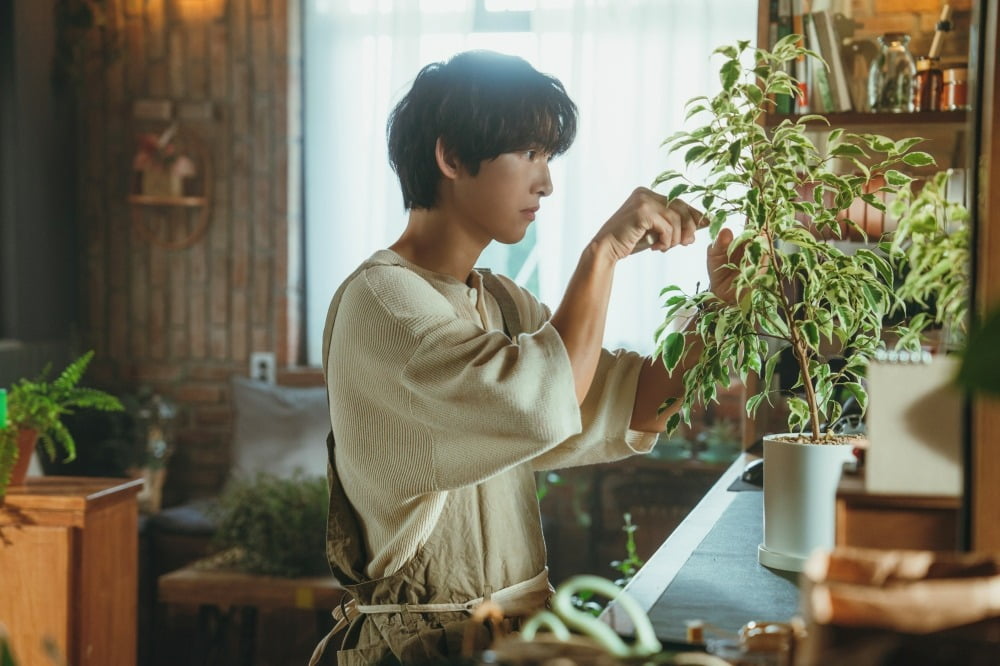 '아역 출신' <b>송중기</b>, 뒤늦게 평범한 삶 시작했다…<b>첫사랑</b>과도 <b>재회</b>('...